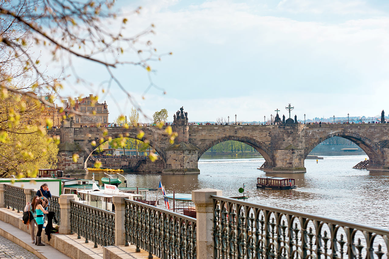 Stare Mesto (gamlebyen) med Karlsbroen, Praha