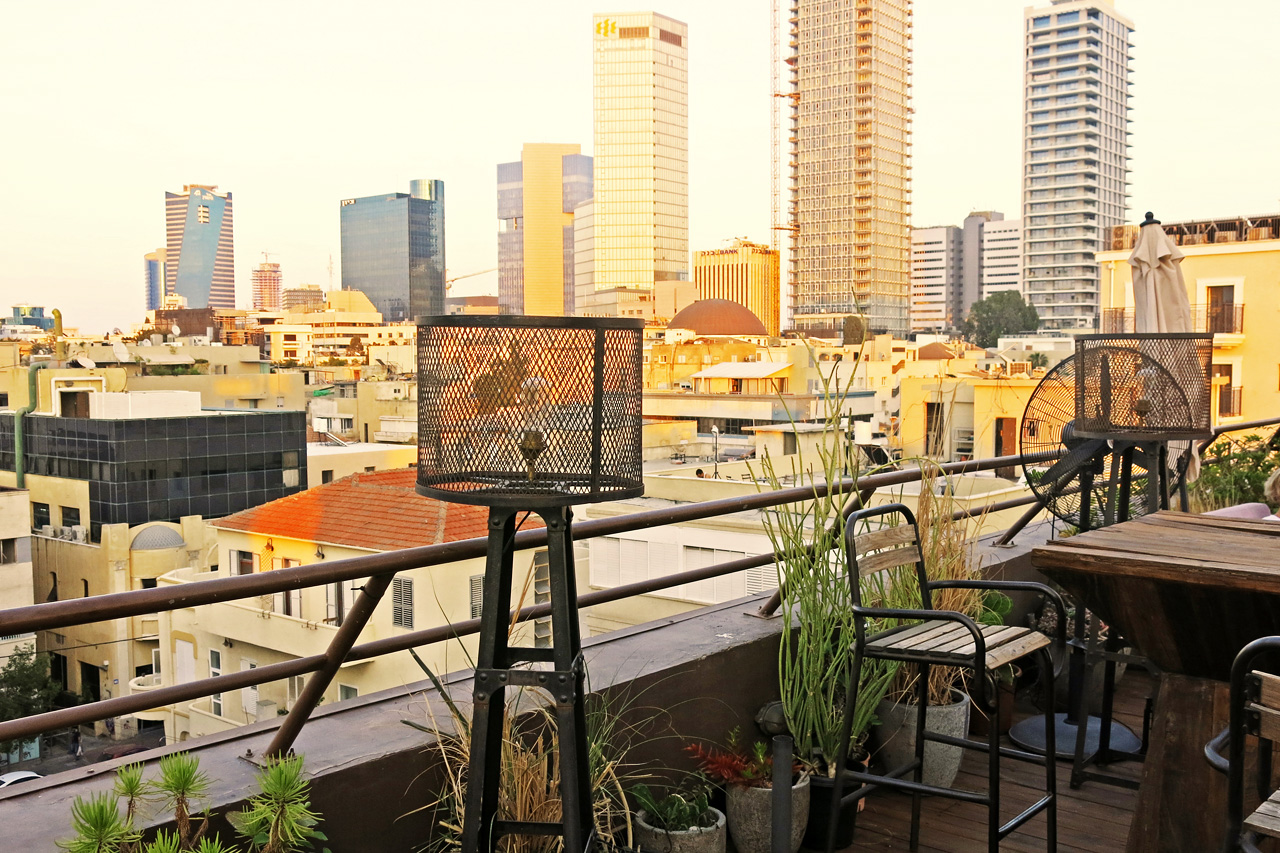 Bar på Brown TLV Urban Hotel i Tel Aviv