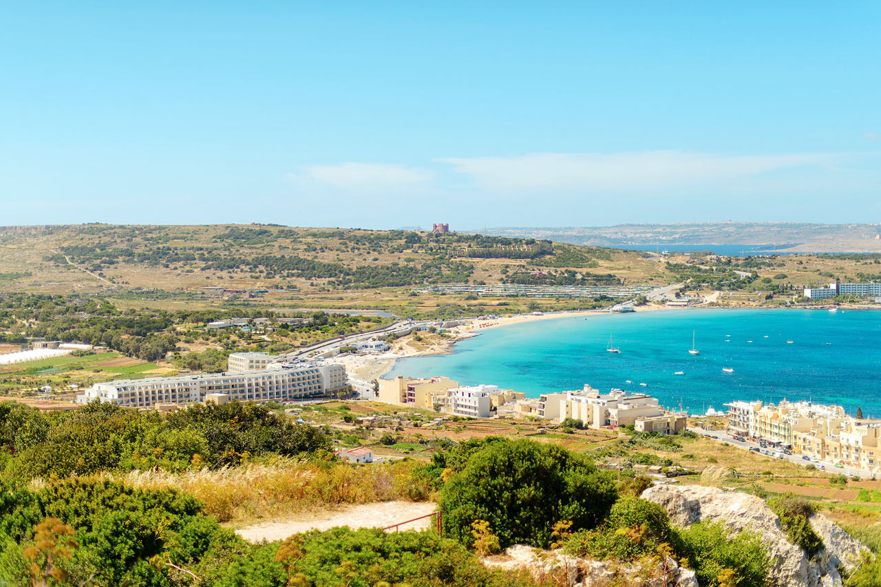 Utsikt over stranden i Mellieha
