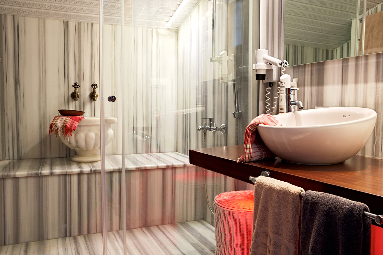 Badet i en Penthouse Suite med balkong med havutsikt