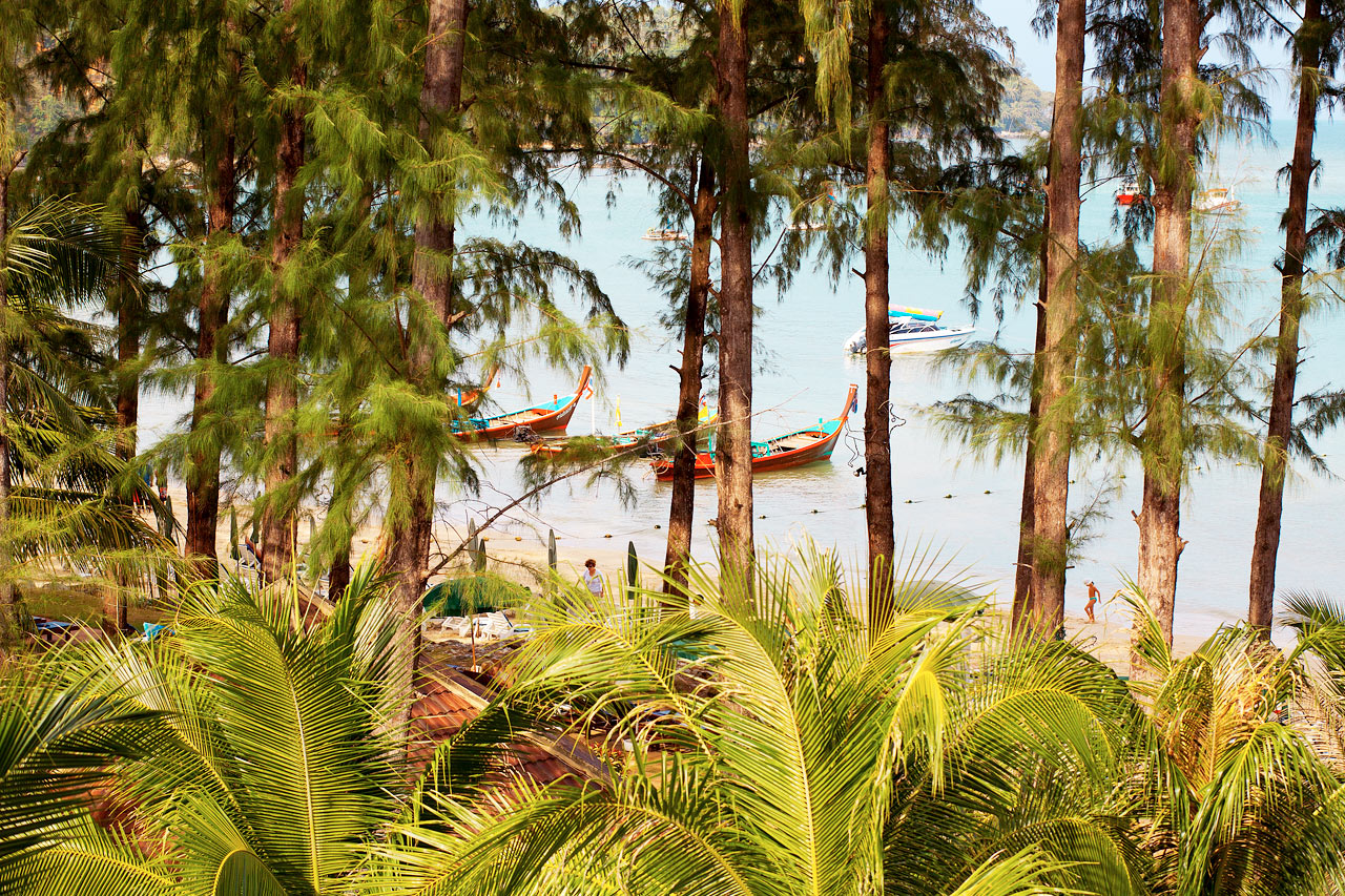For øyeblikket er solsenger, barer og annen kommersiell virksomhet fjernet fra alle strender i Thailand. Les mer i beskrivelsen av reisemålet.