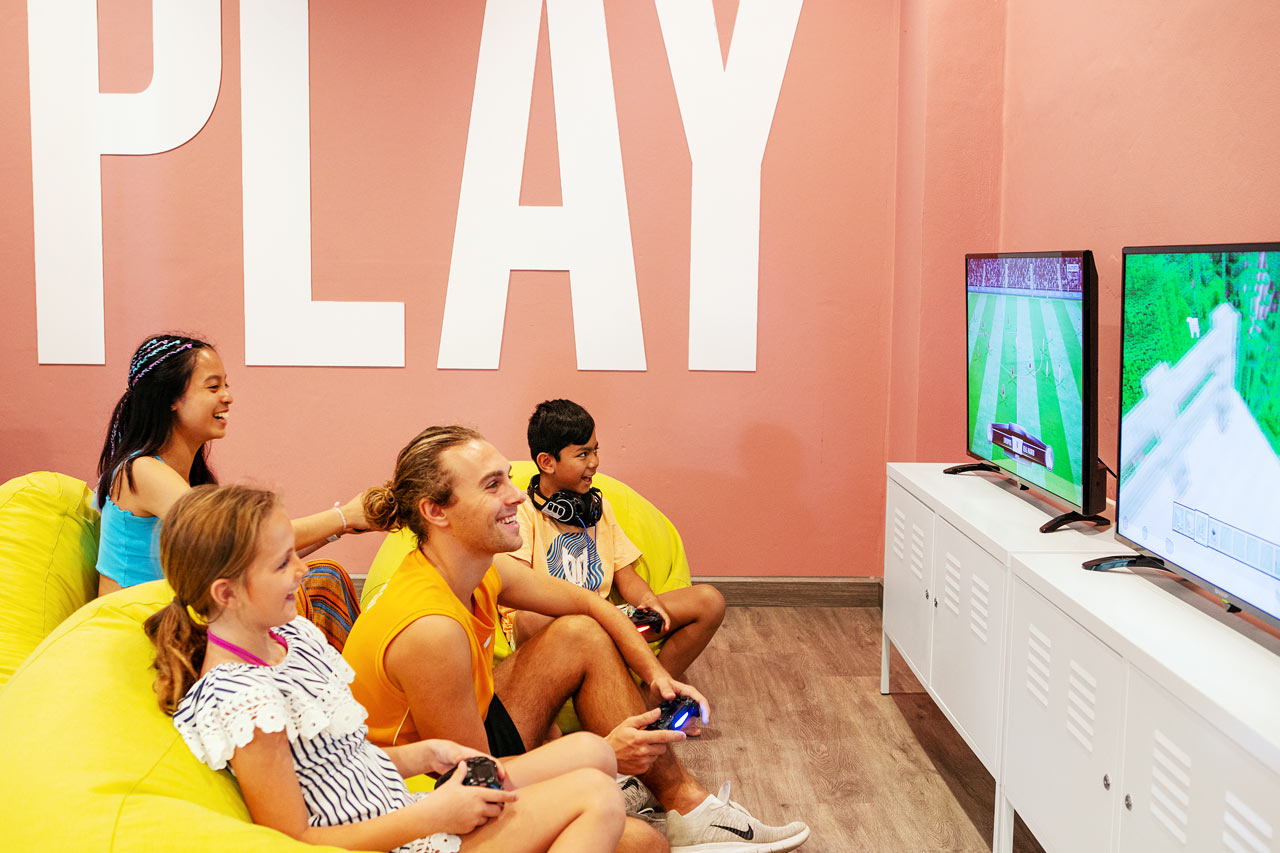 I Teen Lounge kan du spille PlayStation 4
