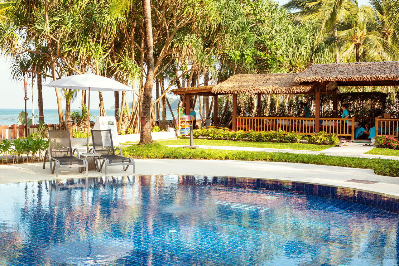 Hvorfor velge mellom basseng og hav? På Sunwing Kamala Beach kan du velge begge deler!