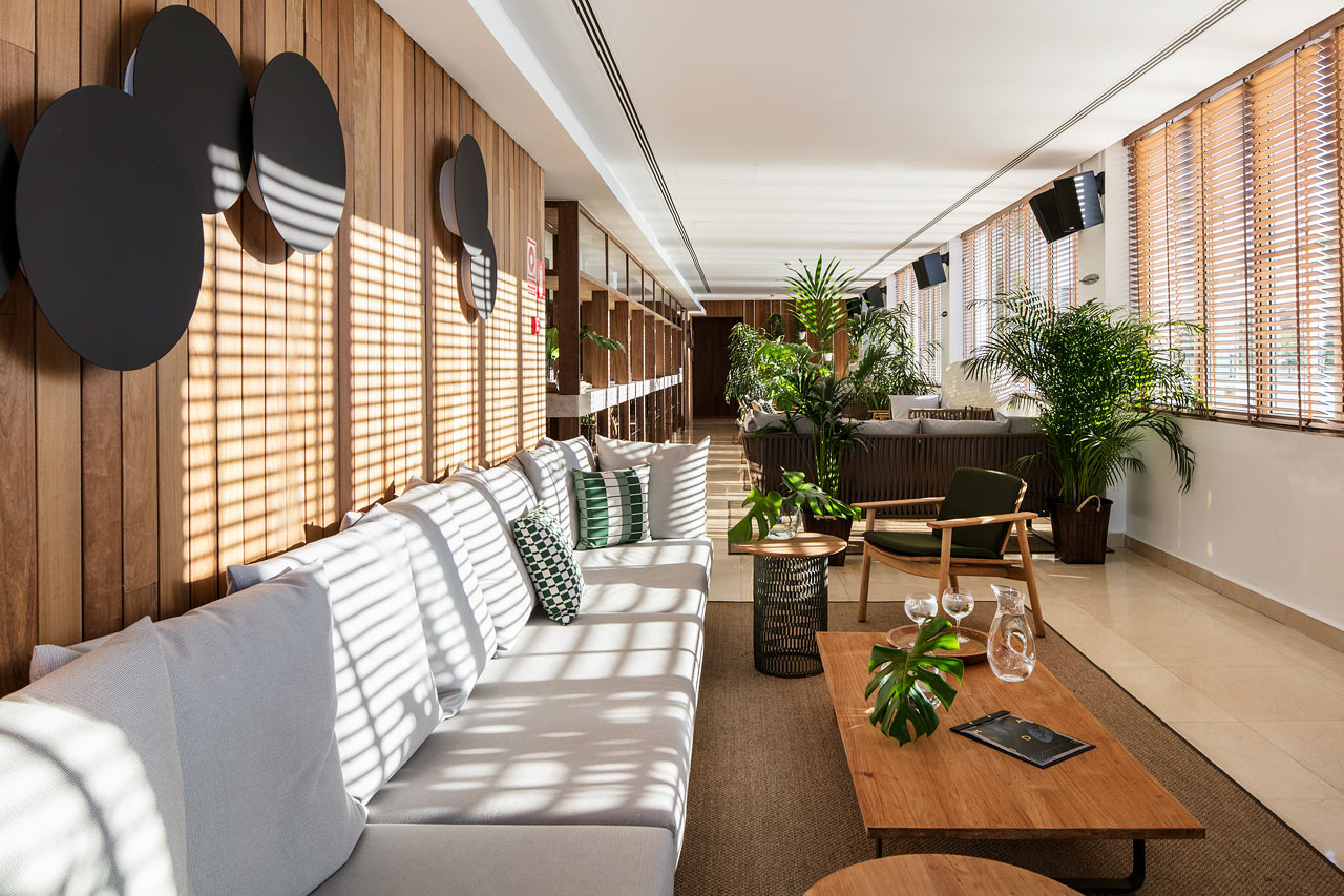 Hotellets kombinerte takbar og restaurant