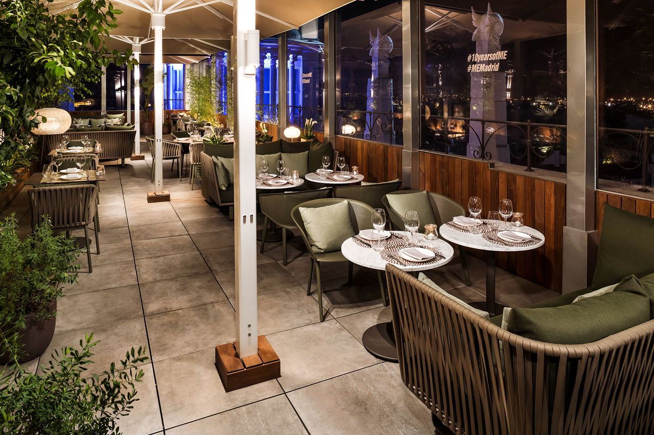 Hotellets kombinerte takbar og restaurant