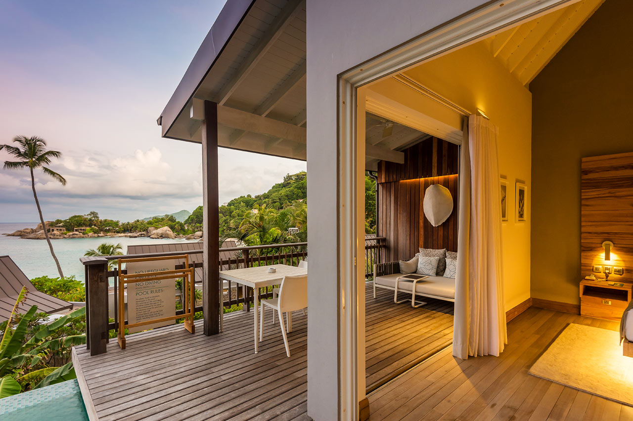Chalet med privat basseng og havutsikt