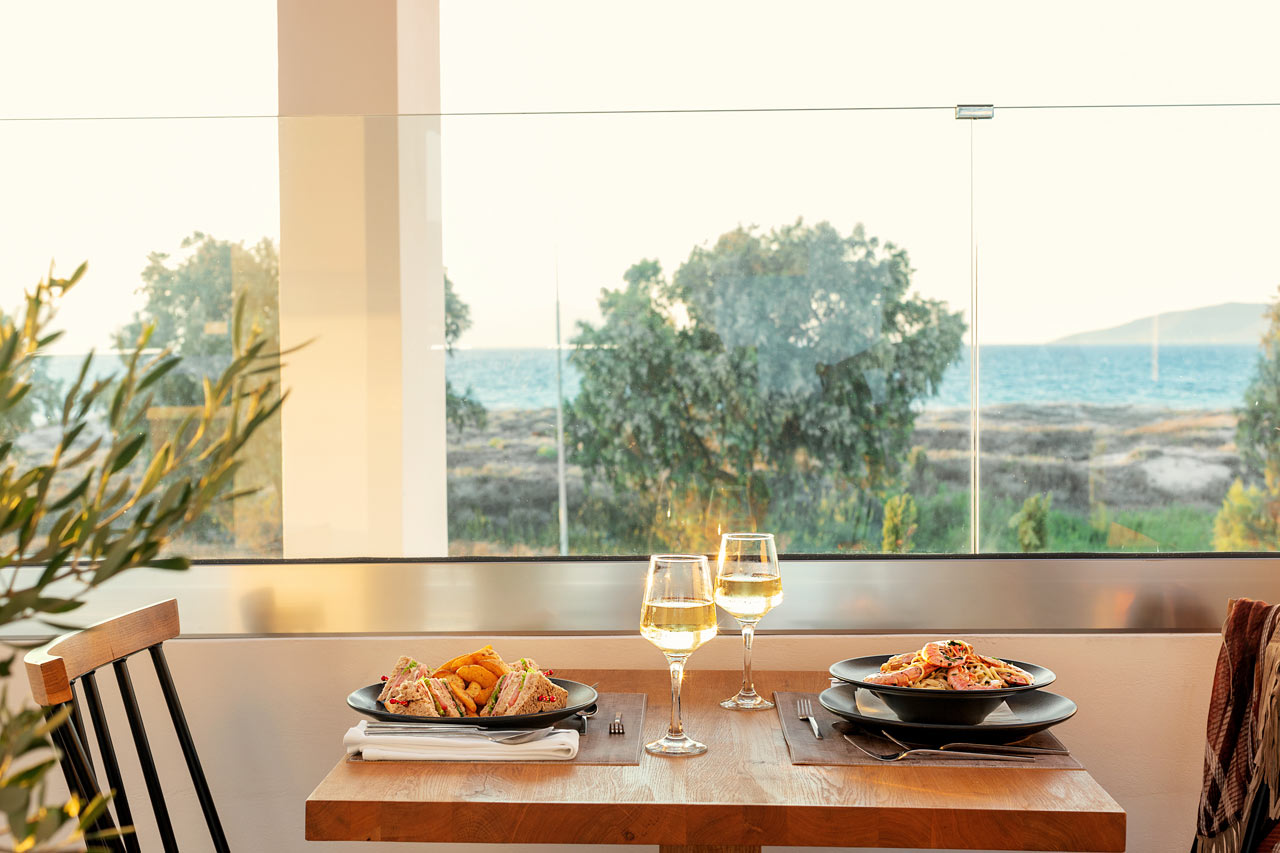 Nyt en deilig middag i hotellets restaurant