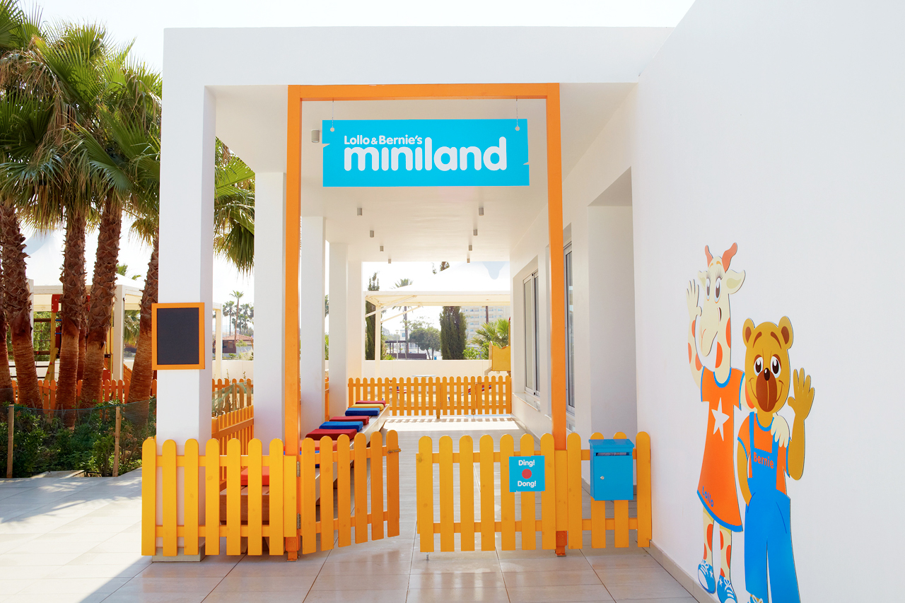 Alle barn er velkommen til Lollo & Bernies Mini Land for å leke, spille, tegne og se på film