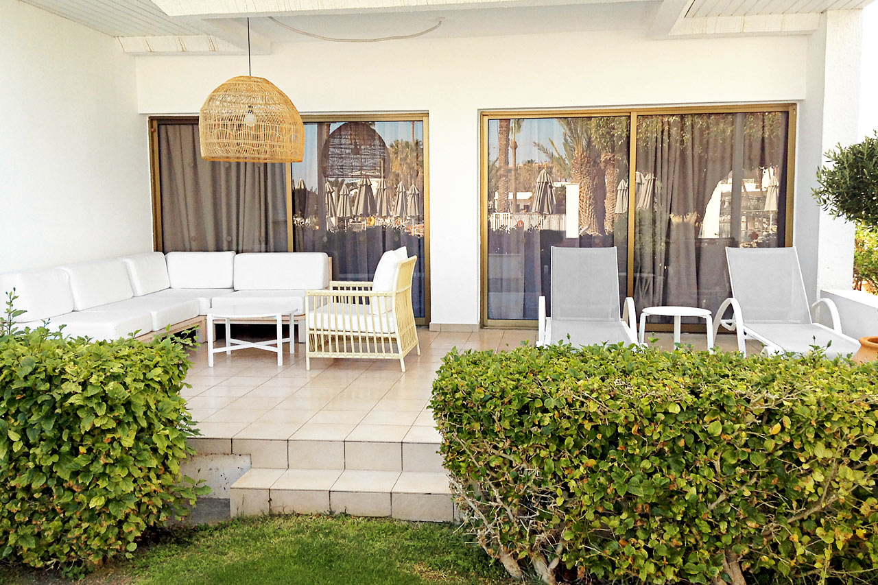Royal Lounge Suite, terrasse mot bassengområdet.