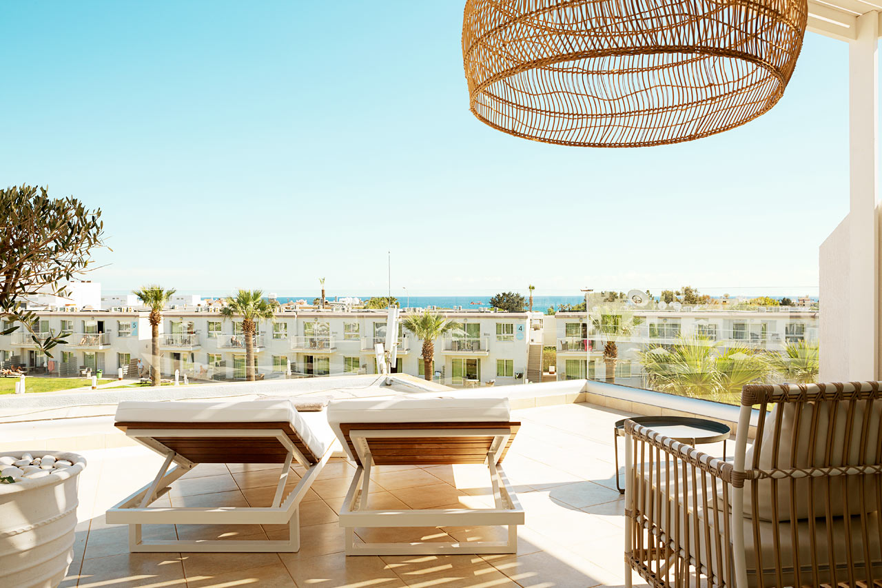 Prime Rooftop Suite 1 rom med stor balkong mot bassengområdet