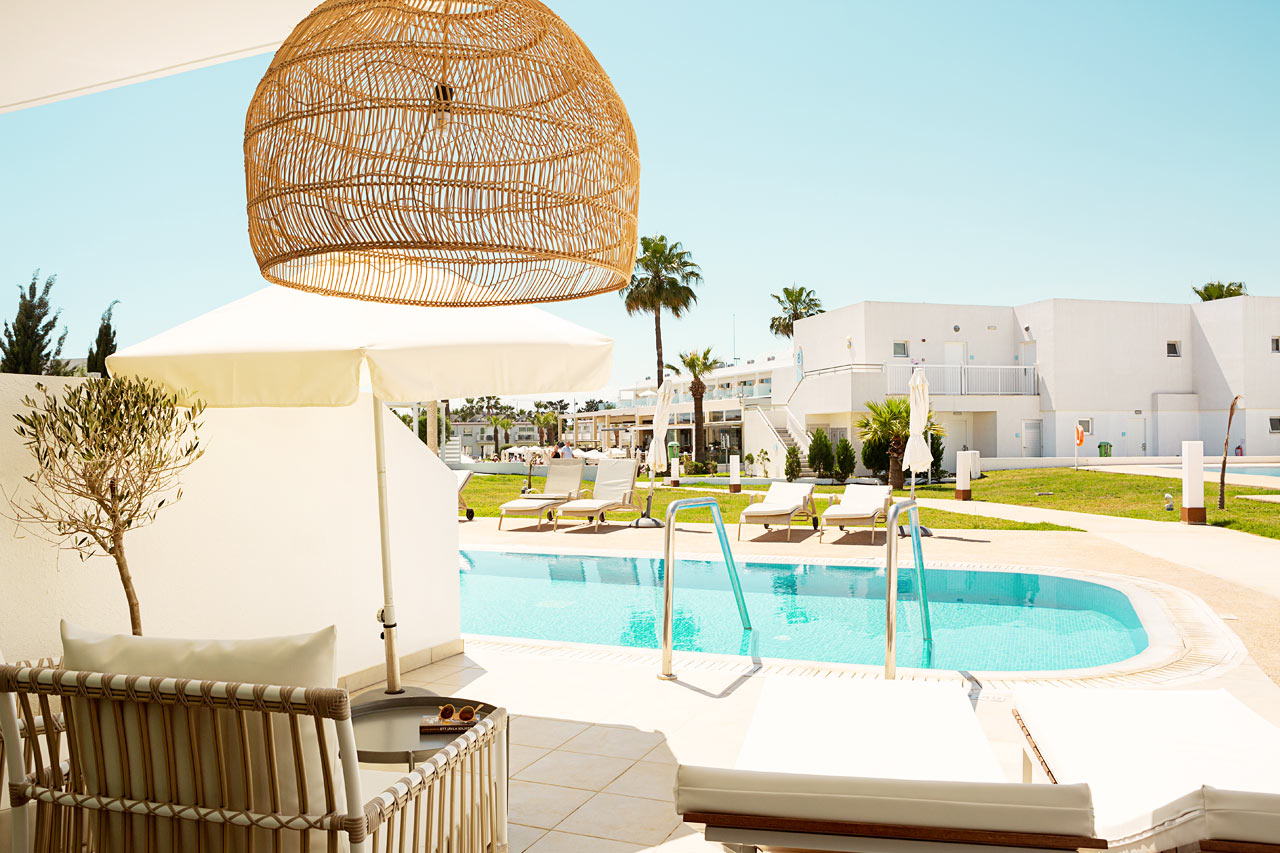 Prime Pool Suite 1 rom med terrasse med utgang til privat, delt basseng