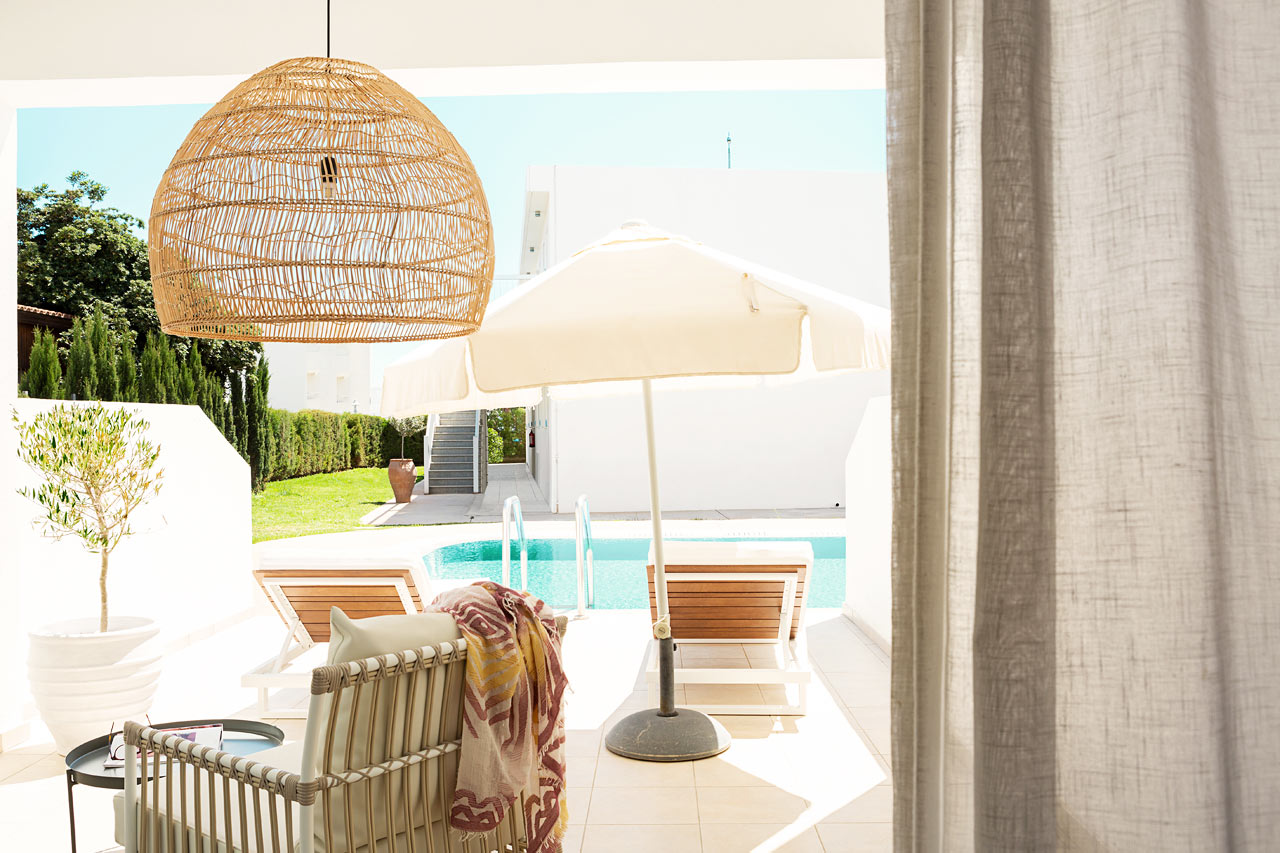 Prime Pool Suite 1 rom med terrasse med utgang til privat, delt basseng