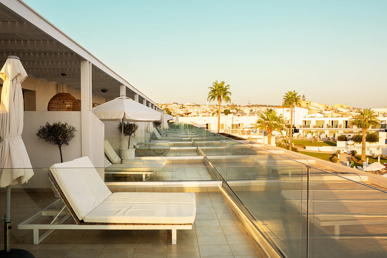 Prime Rooftop Suite 1 rom med stor balkong mot bassengområdet
