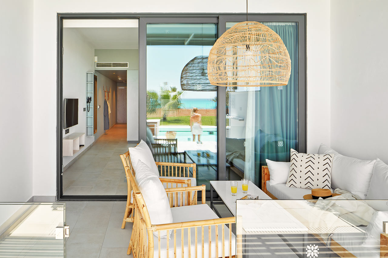 2-roms CLUB SUITE med terrasse mot havet og direkte utgang til privat, delt basseng