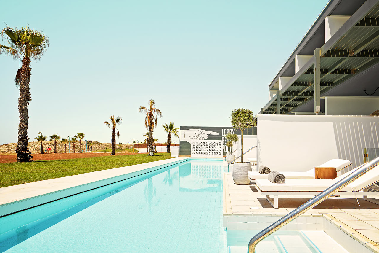2-roms CLUB SUITE med terrasse mot havet og direkte utgang til privat, delt basseng