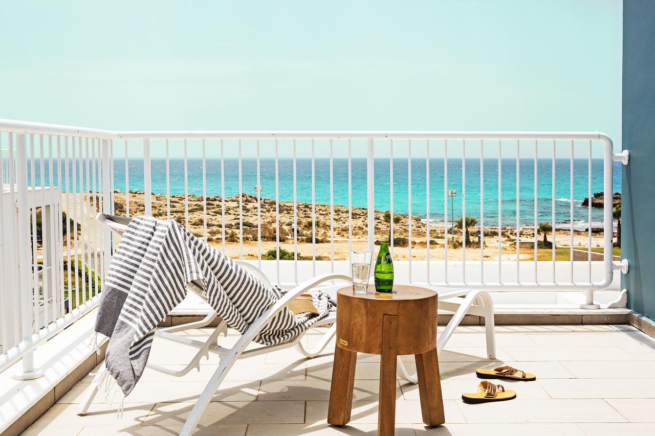 3-roms CLUB SUITE med stor balkong og takterrasse, begge med havutsikt