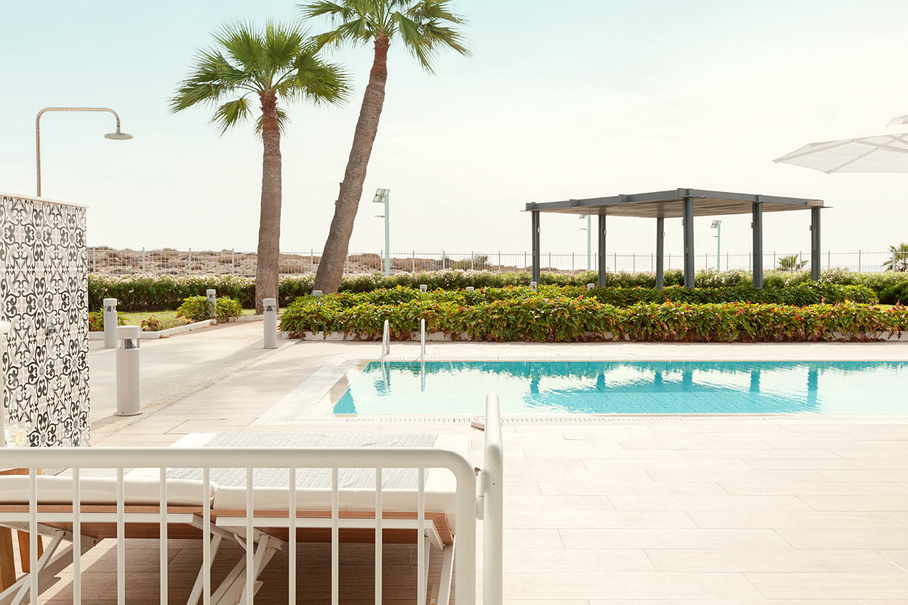 3-romssuite CLUB POOL SUITE, stor terrasse mot havet, med direkte utgang til delt privat basseng