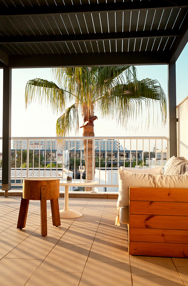 3-romssuite CLUB SUITE, stor balkong og takterrasse, begge med havutsikt