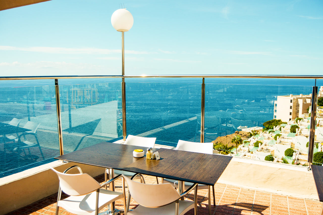 Hotellets restaurant har fantastisk utsikt!