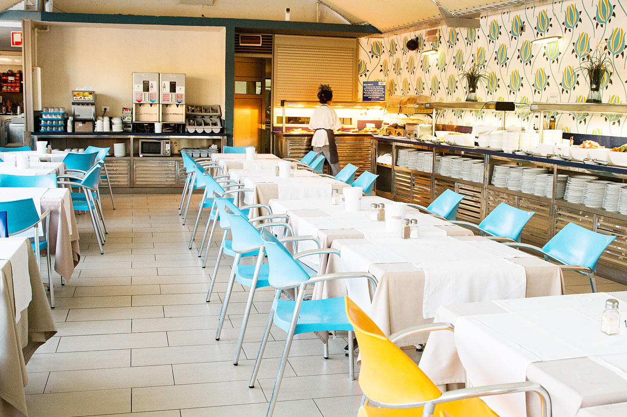 Frokost, halvpensjon og All Inclusive serveres på nabohotellet Eden