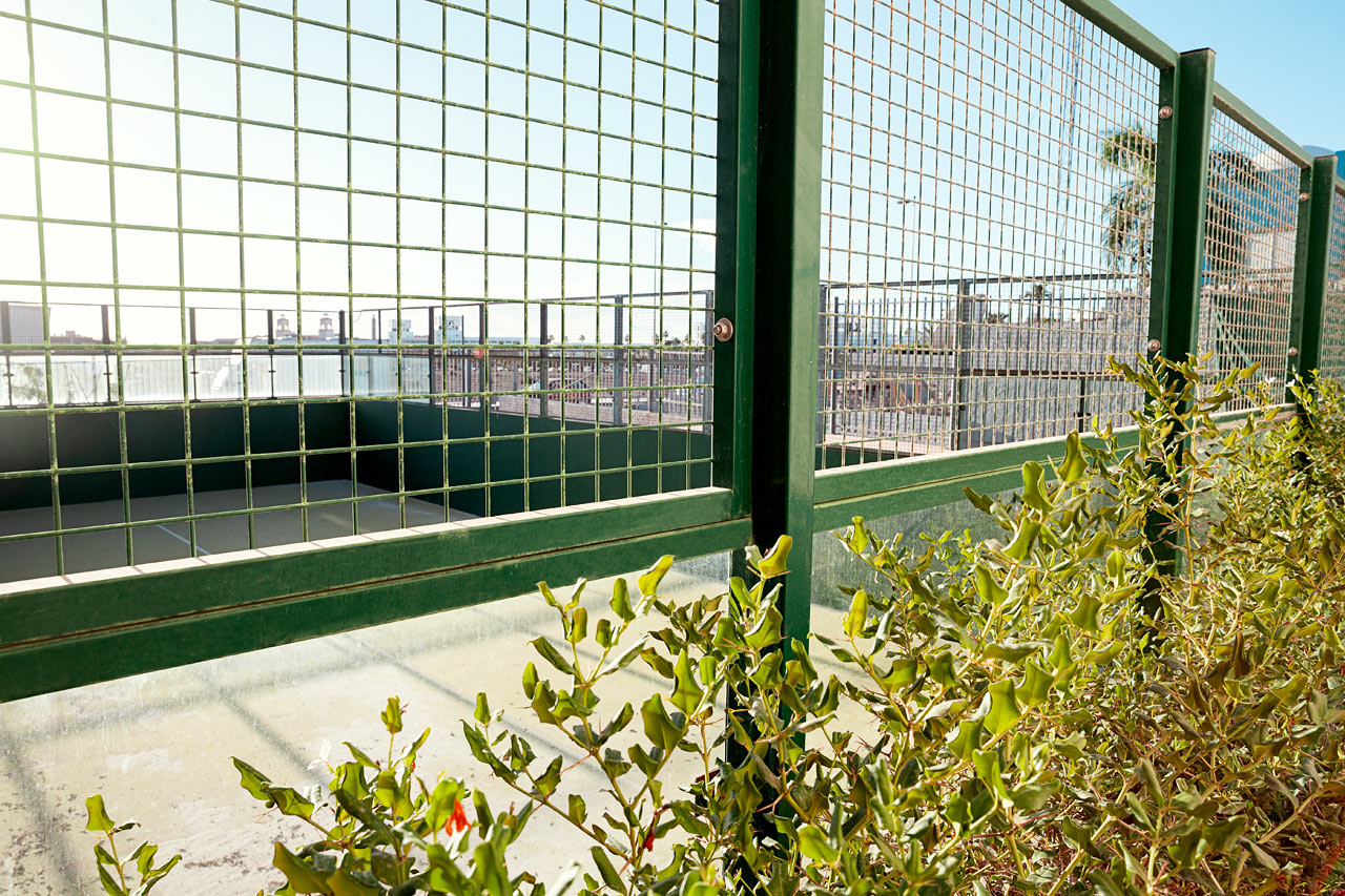 På hotellet kan du spille padel mot betaling