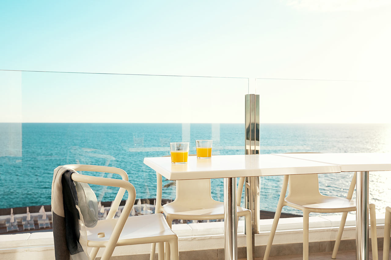 2-romsleilighet ROYAL LOUNGE SUITE med stor balkong med havutsikt