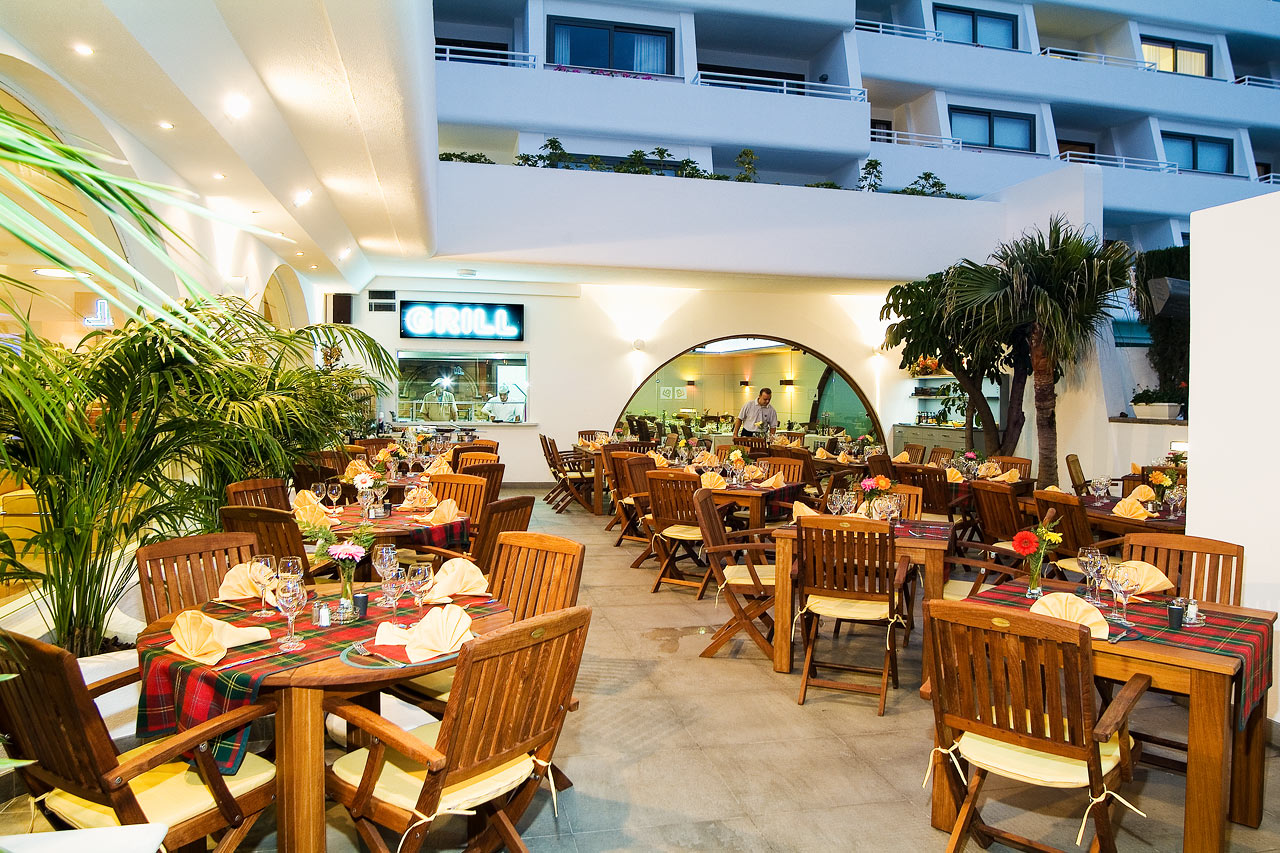 A la carte-restaurant med grillretter