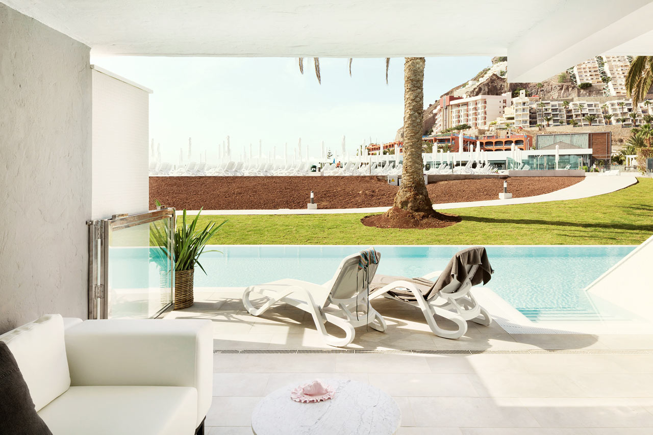 3-roms Club Suite med inngjerdet terrasse og direkte utgang til privat, delt basseng