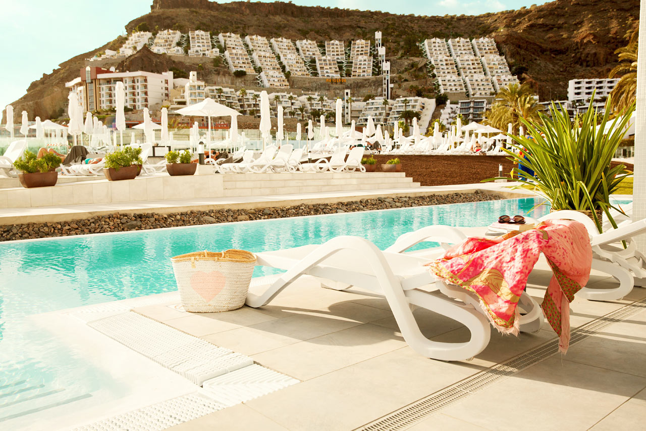 Større 2-roms Club Suite, inngjerdet terrasse med direkte utgang til privat, delt basseng