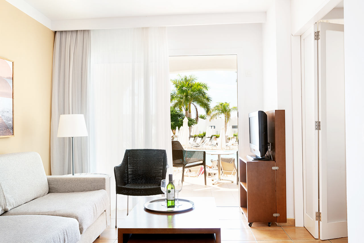 Junior Suite med terrasse mot bassengområdet