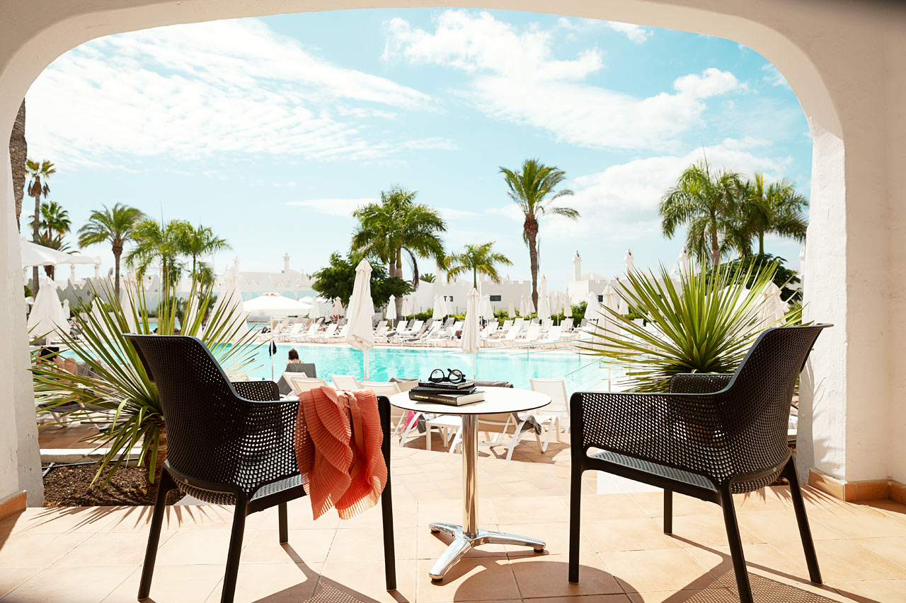 Junior Suite med terrasse mot bassengområdet