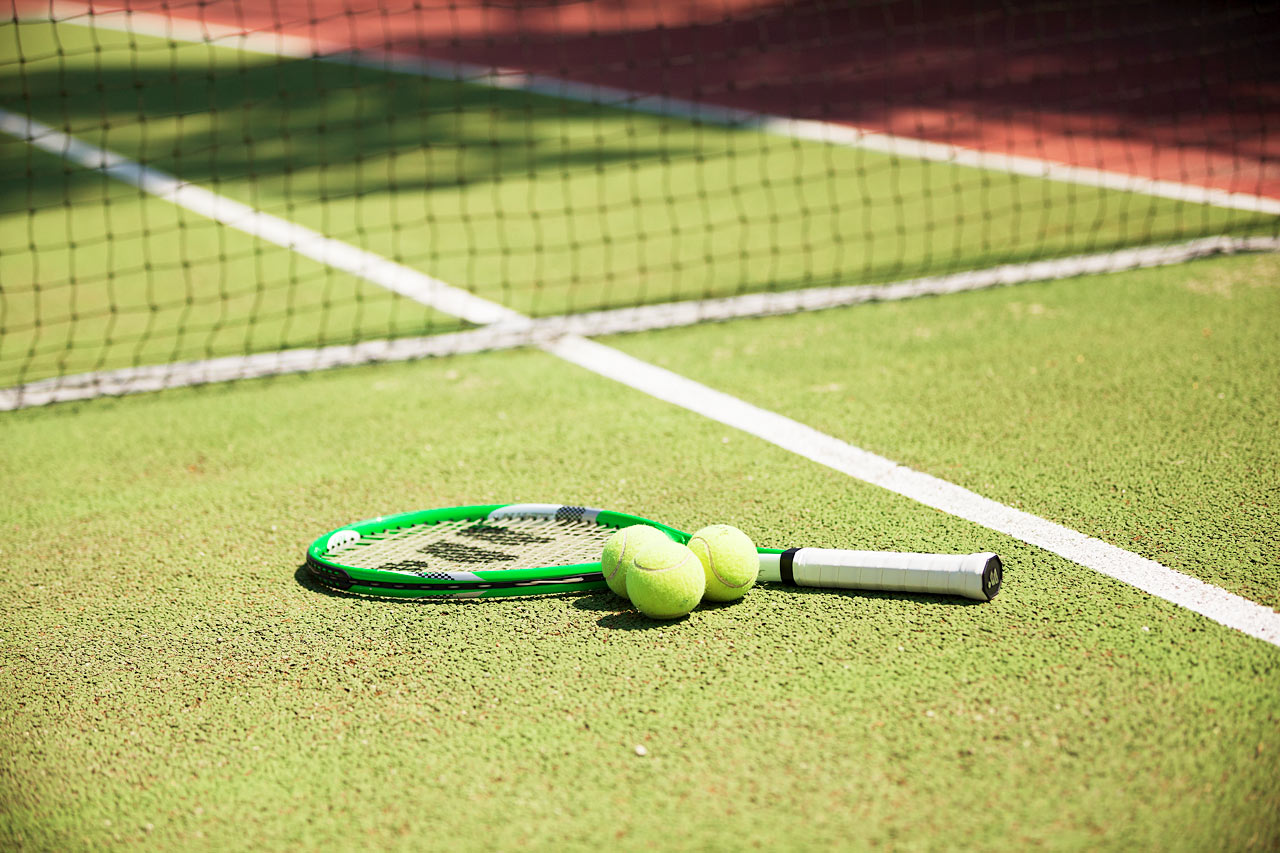 Inviter gamle og nye venner til en tennismatch!