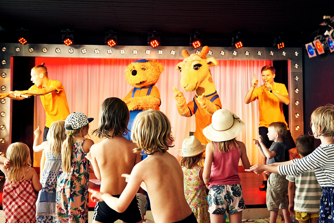 Når det er tid for Mini Disco fylles dansegulvet av danselystne barn