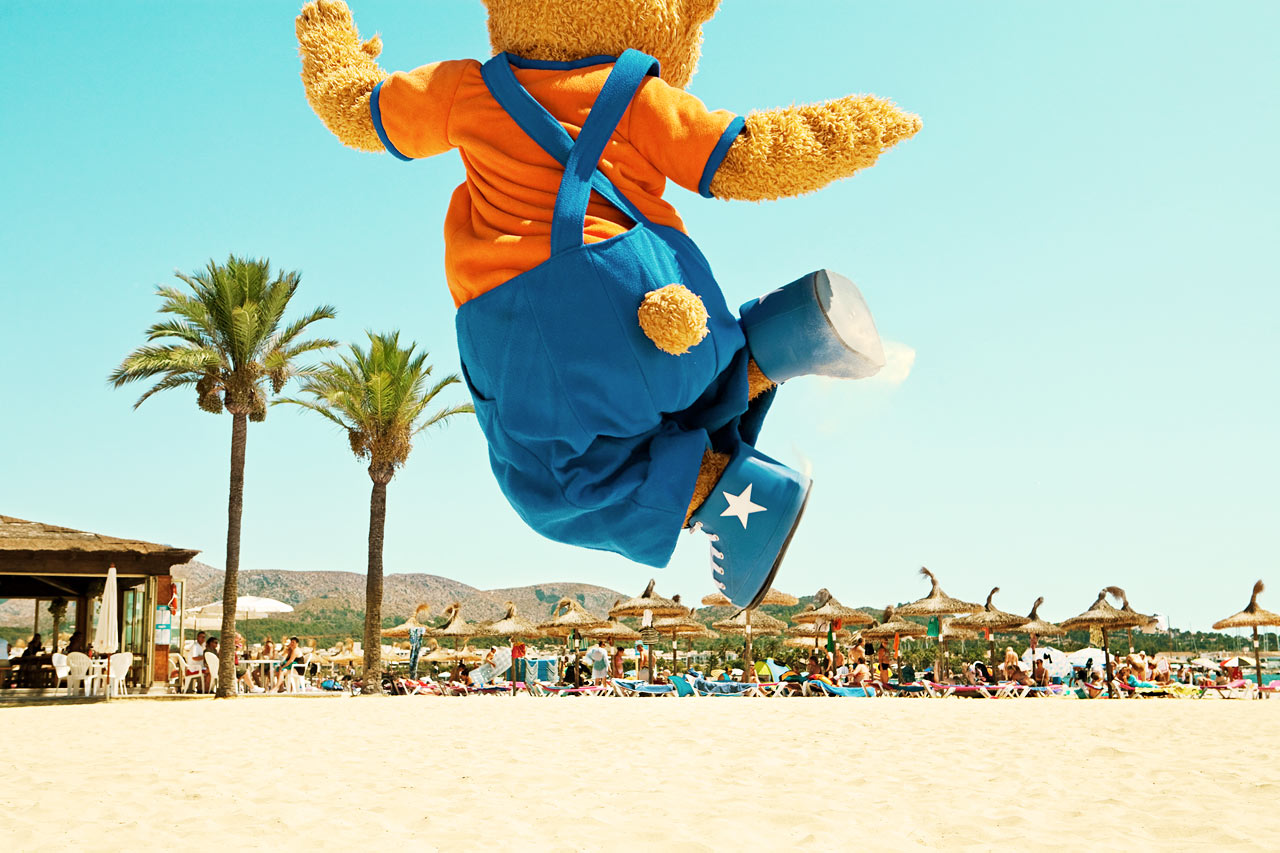 Bjørnen Bernie – en av Sunwing Family Resorts to populære maskoter