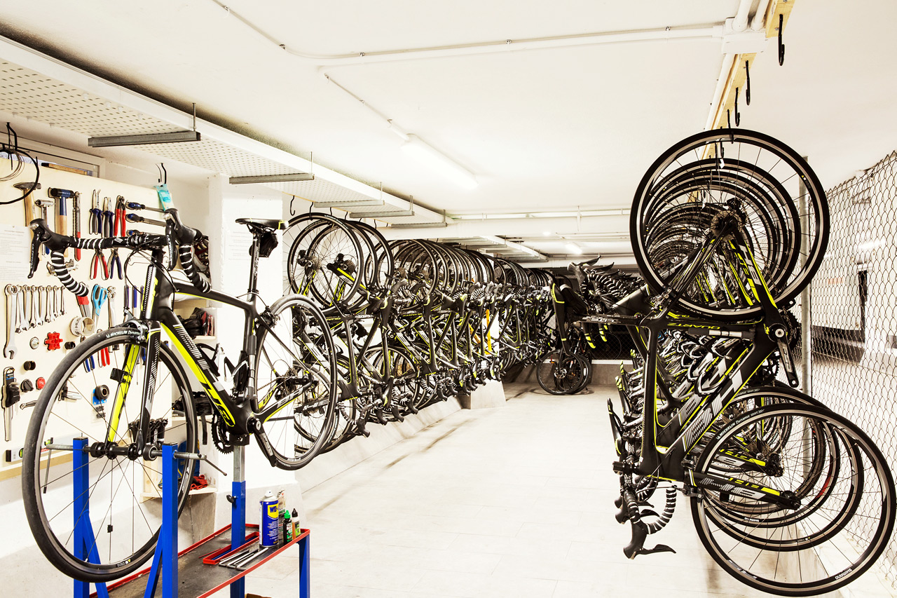 Hvis du ikke ønsker å ta med deg egen sykkel kan du leie en av god kvalitet på hotellets Bike station
