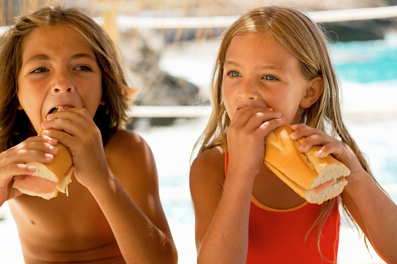 På Sunwing Cala Bona Beach er det et bredt utvalg av godsaker som metter både store og små mager