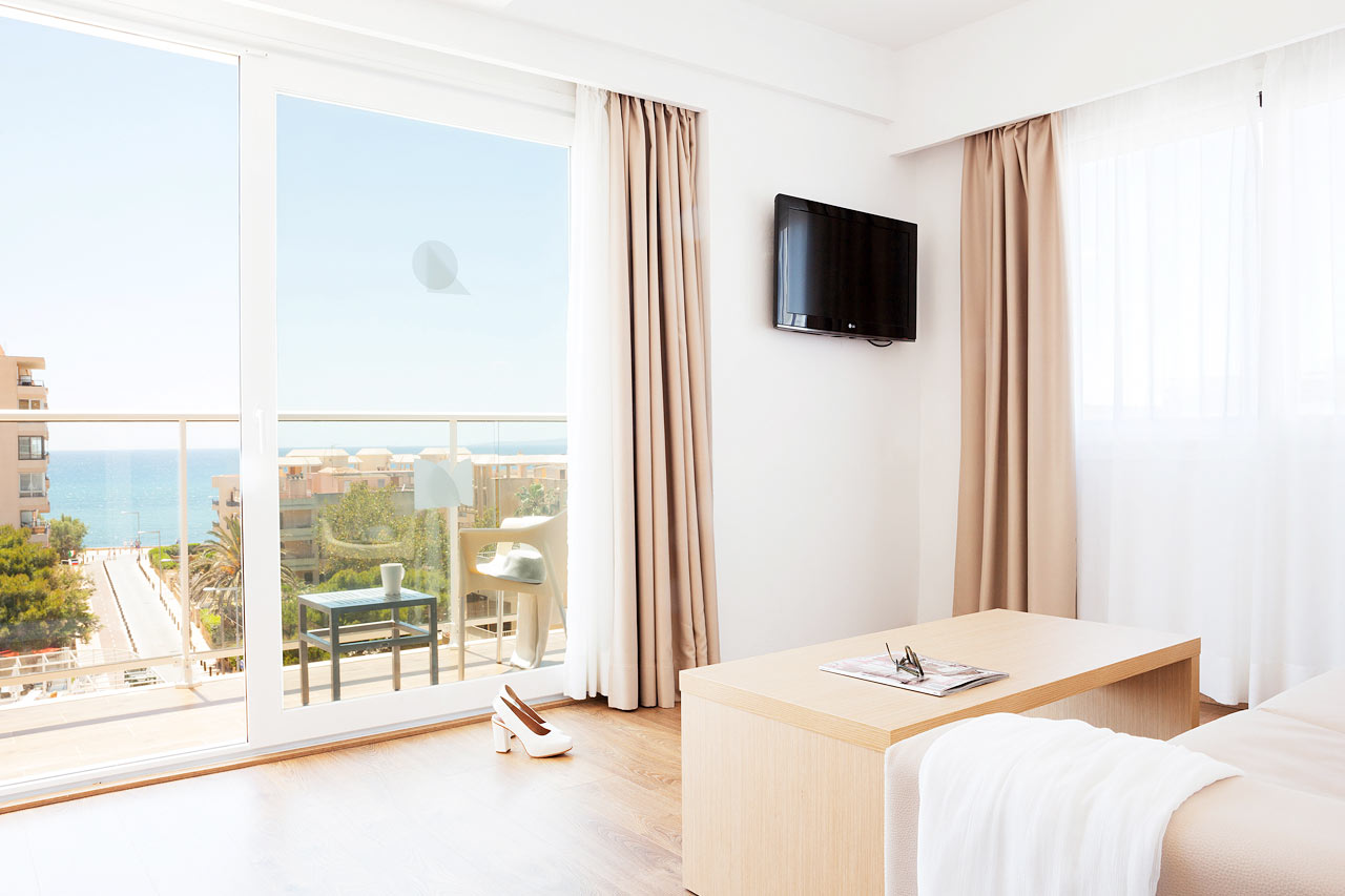 Junior Suite med balkong og havutsikt