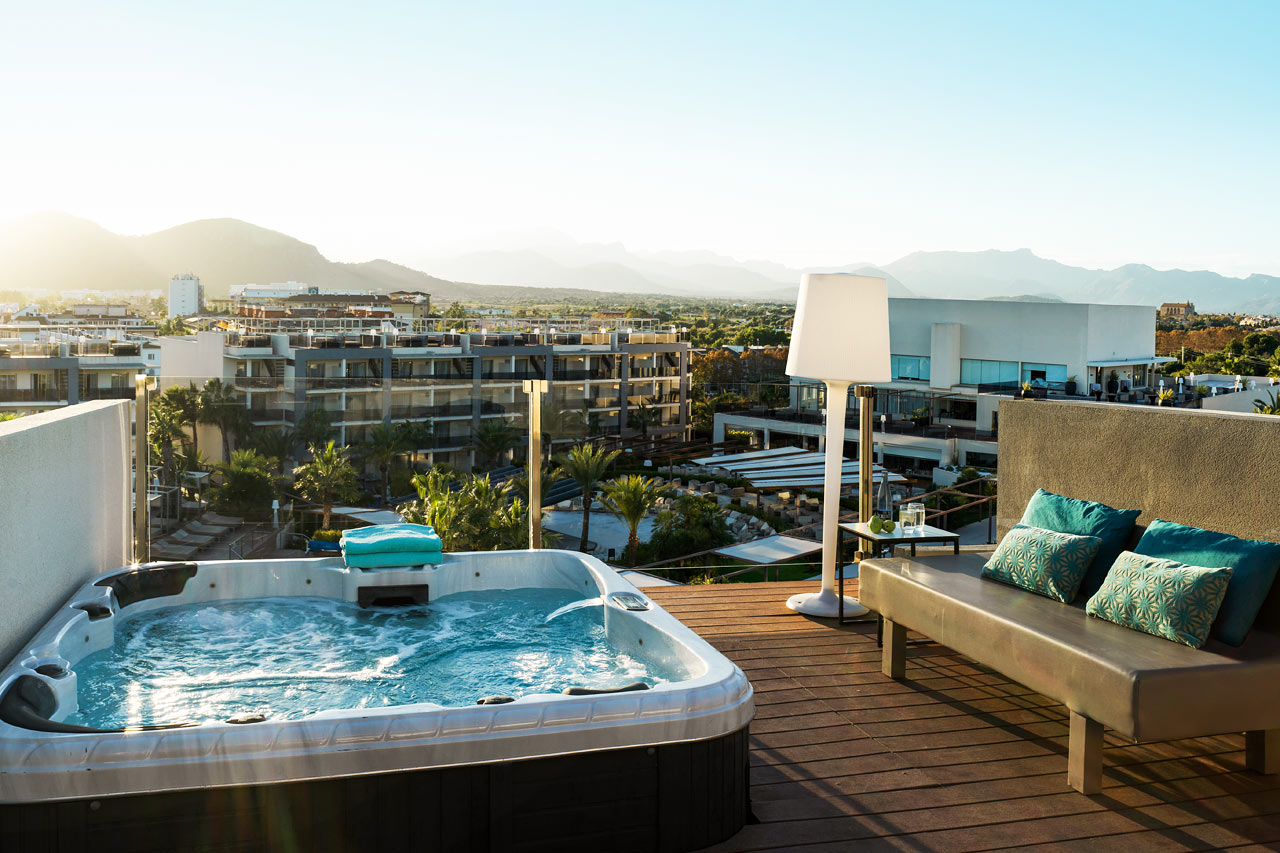 Juniorsuite med stor takterrasse og boblebad samt 2-romsleilighet suite med stor takterrasse og boblebad