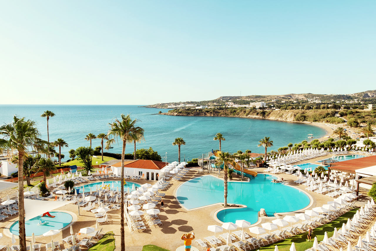 Nydelig havutsikt fra bassengområdet på Sunwing Kallithea Beach