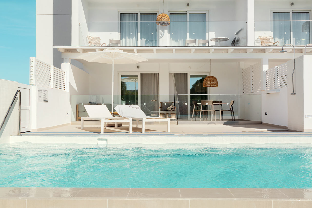 2-romsleilighet Royal Pool Suite, stor terrasse mot omgivelsene, Athena
