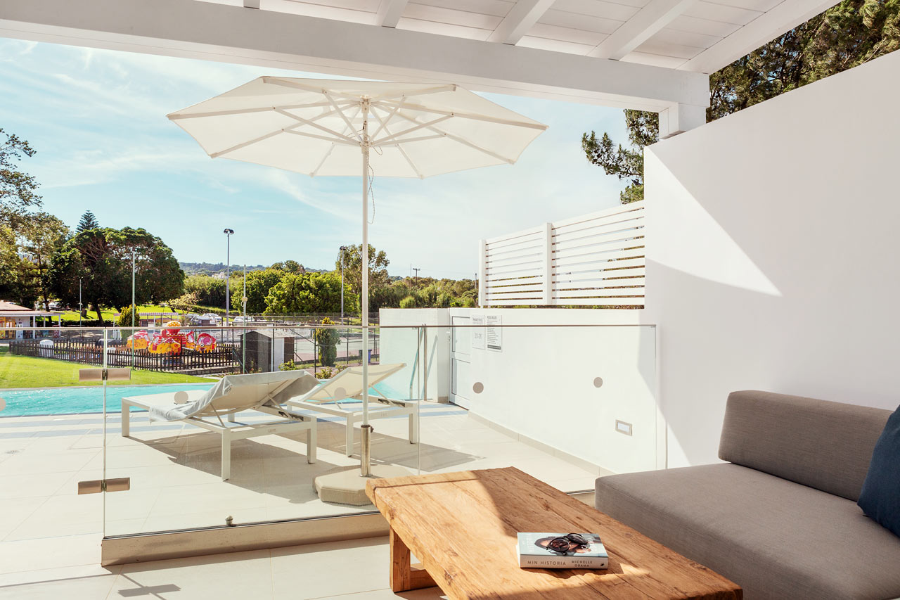 2-romsleilighet Royal Pool Suite, stor terrasse mot omgivelsene, Athena