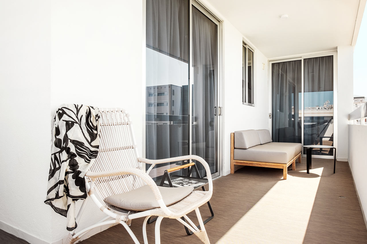 Prime Lounge Suite 2 rom med balkong mot bassengområdet