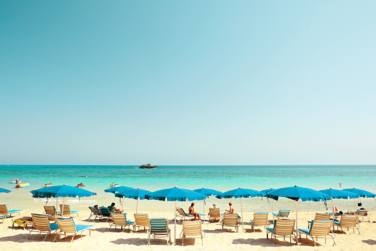 Denne herlige stranden ligger en knapp kilometer fra hotellet