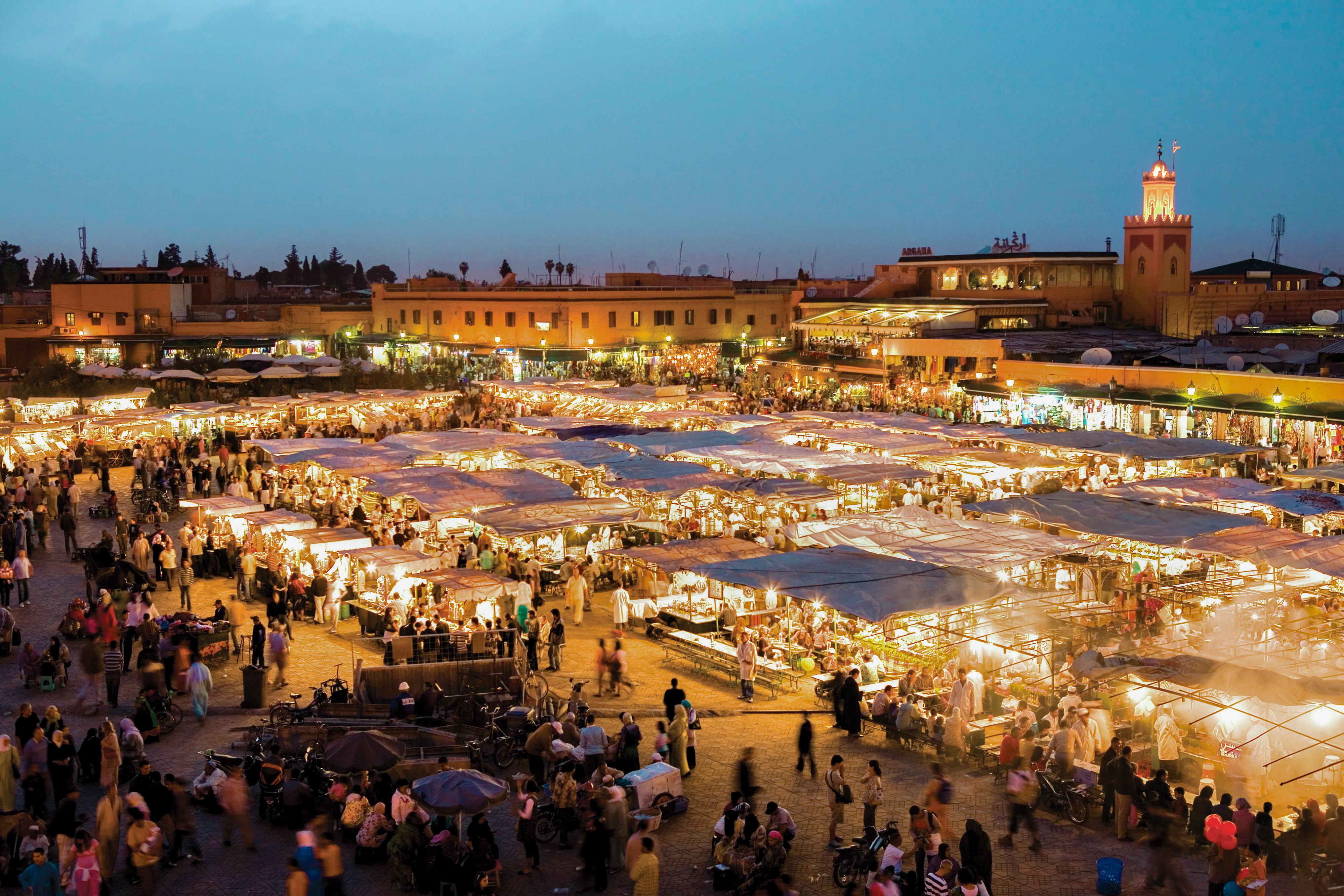 Den vaakre Djemaa al-Fna-plassen, Marrakech, Marokko