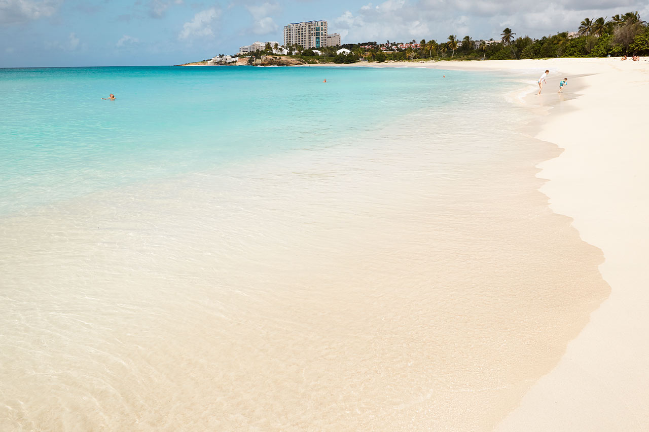 Mullet Bay på den andre siden av odden ved Maho Beach