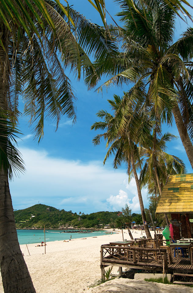 For øyeblikket er solsenger, barer og annen kommersiell virksomhet fjernet fra alle strender i Thailand. Les mer i beskrivelsen av reisemålet.