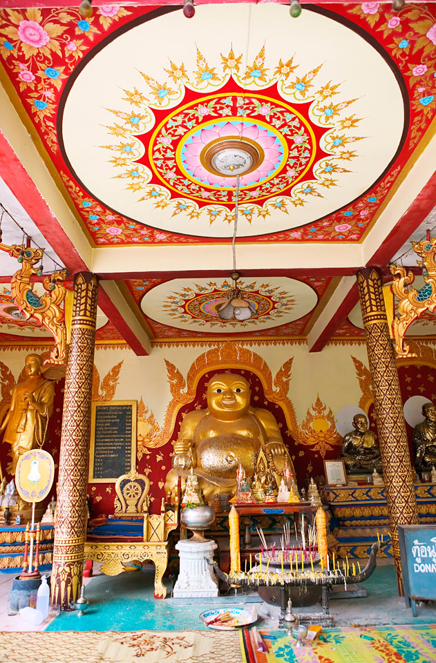 På den nordlige delen av Koh Samui finner du buddhisttempelet Wat Phra Yai.