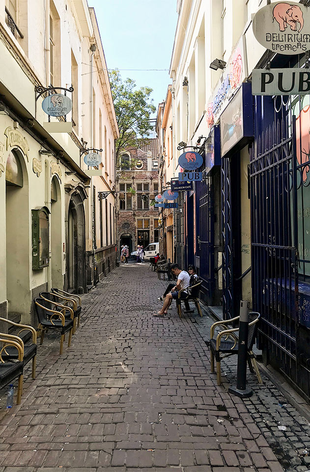 I garen Impasse de la Fidélité ligger barene tett