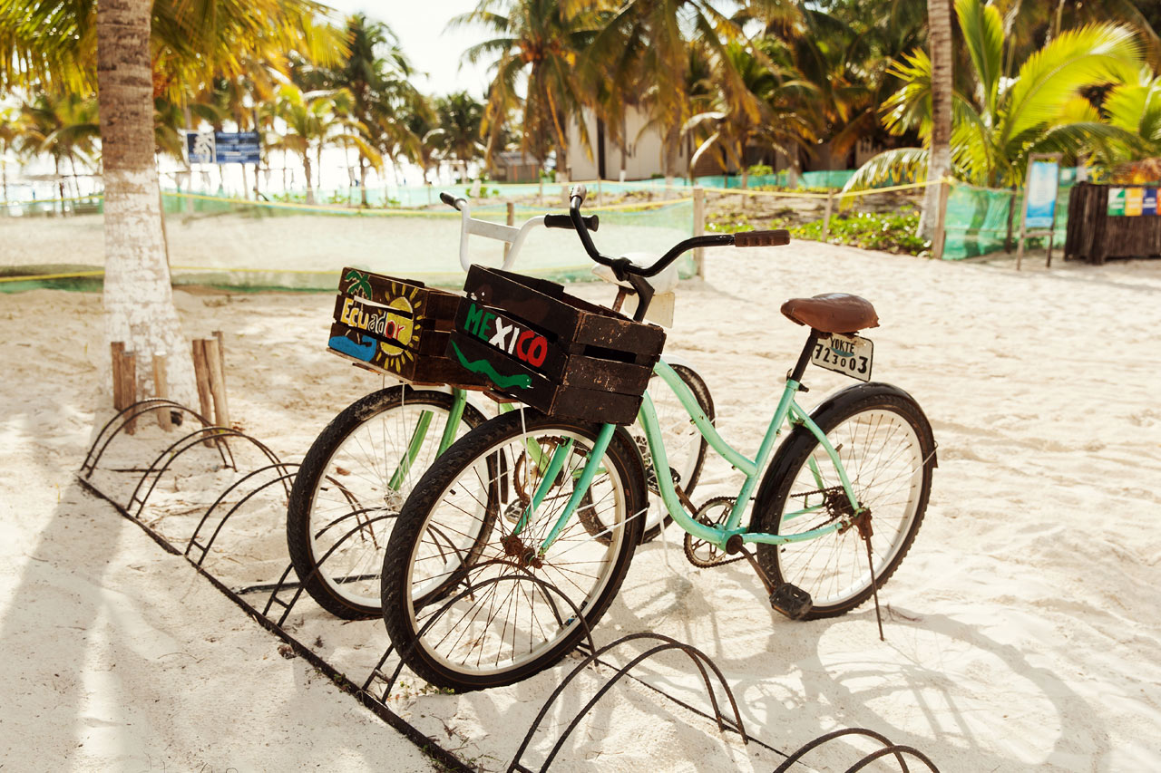 Det er lett å komme seg rundt med sykkel i Tulum. Du kan leie sykkel ved siden av hotellet Selina Los Lirios Tulum.