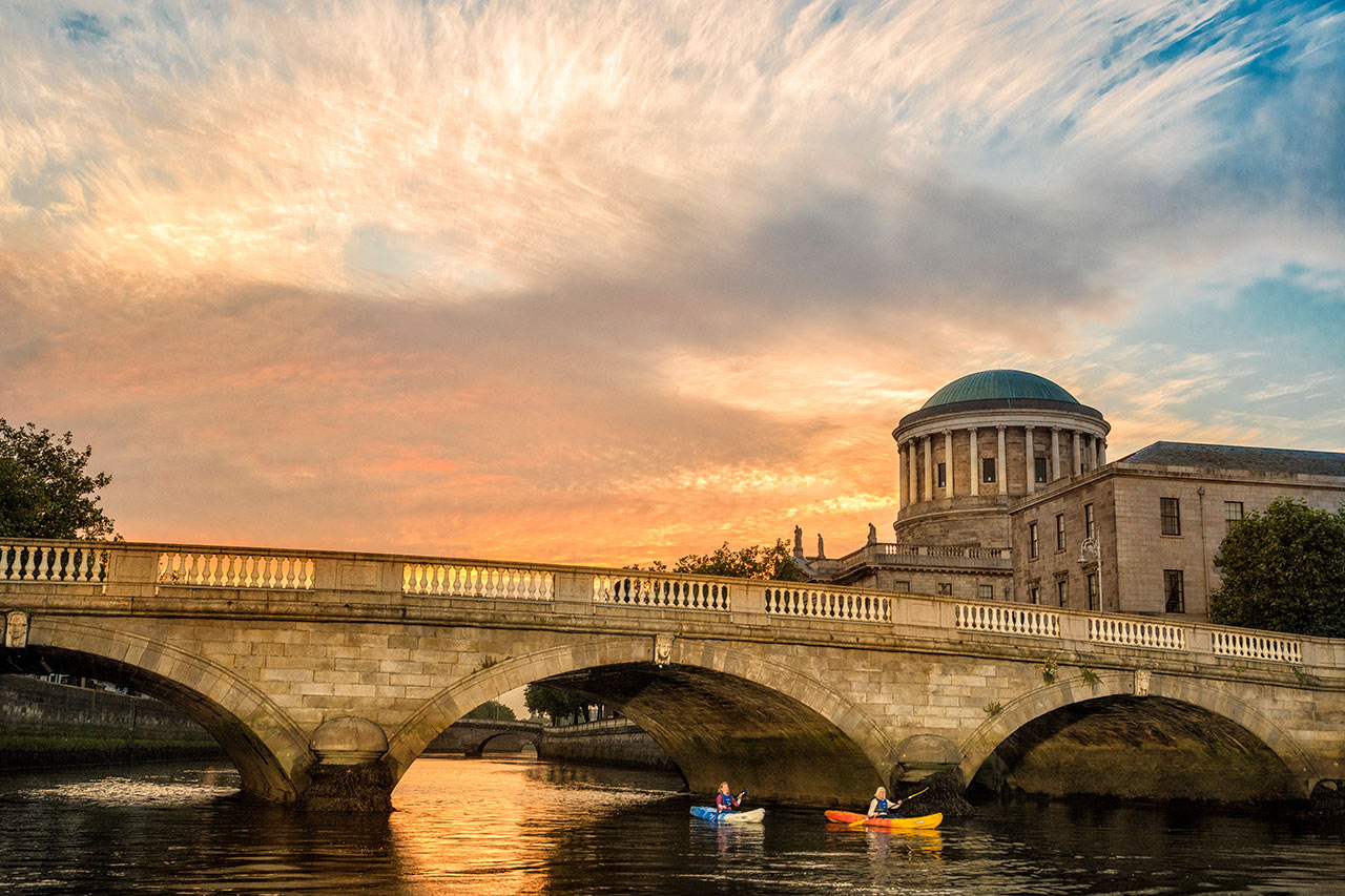 Elven Liffey, som går rett gjennom Dublin